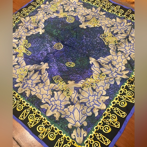 Celine EUC silk large scarf blue green gold chain motif - Picture 2 of 9